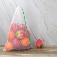 Filet d'emballage de fruits d'épicerie réutilisable respectueux de l'environnement Sac de produits en polyester imprimé avec cordon de serrage et logo personnalisé avec maille pour le shopping