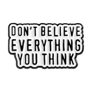 Pin de Esmalte con Frase Divertida 'No Creas Todo lo que Piensas', Reflexión Personal, Autocritica, Conciencia de Uno Mismo, Aleación de Zinc, Níquel Negro - Product Image 6