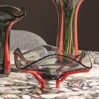 Moderne Schlichte Eleganz: Handgefertigte YJY Marken-Vase aus Burgunderrotem und Grauem Kristallglas - Hochwertige Wohnzimmer-Dekoration