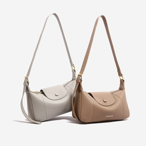 Sac bandoulière tendance en cuir PU souple pour femme - Sac à main décontracté imperméable avec sangle réglable et doublure en polyester pour usage quotidien - Product Image 1