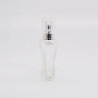 Flacon de parfum vide personnalisé OEM/ODM de 30ml/100ml en verre transparent rectangulaire au design spécial avec pulvérisateur à pompe
