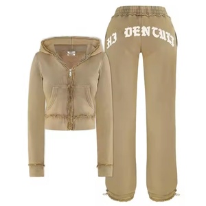Ensemble de survêtement personnalisé pour femme, deux pièces, avec patchs et effet vieilli, comprenant un sweat à capuche et un pantalon de survêtement, de haute qualité, fabricant de survêtements pour femme - Product Image 2