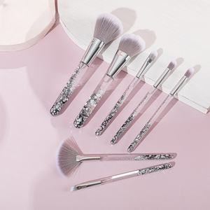 Set <span class=keywords><strong>Profesional</strong></span> <span class=keywords><strong>de</strong></span> 7 Brochas <span class=keywords><strong>de</strong></span> <span class=keywords><strong>Maquillaje</strong></span>, Brocha para Afeitar, Brocha para Corrector, Brocha <span class=keywords><strong>de</strong></span> Abanico, Pelo Sintético, Mango Acrílico, Portátil, Alta Estética - Product Image 2