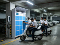 Armoire de remplacement de batteries pour vélos électriques intelligents, 12 emplacements, échange rapide en 5 secondes, charge PD, étanche IP54, surveillance à distance 4G, détection automatique d'incendie