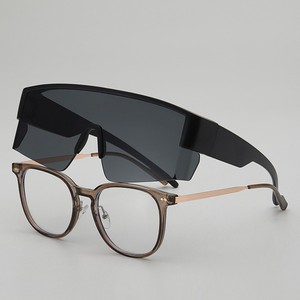 2025 <span class=keywords><strong>gafas</strong></span> de sol de ciclismo a prueba de rayos UV para hombres y mujeres conjunto de <span class=keywords><strong>gafas</strong></span> de miopía de moda - Product Image 2