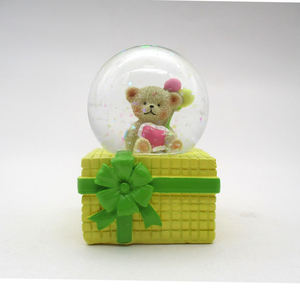 Caja <span class=keywords><strong>de</strong></span> música decorativa <span class=keywords><strong>de</strong></span> recuerdo personalizada, Bola <span class=keywords><strong>de</strong></span> agua al por mayor, mini <span class=keywords><strong>mono</strong></span> bonito personalizado, globo <span class=keywords><strong>de</strong></span> cristal, artesanías <span class=keywords><strong>de</strong></span> resina - Product Image 4