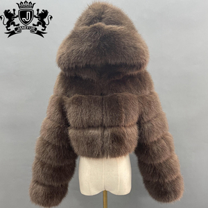 เสื้อโค้ทขนเฟอร์เทียมคุณภาพสูงสำหรับผู้หญิง ยี่ห้อ Janefur รุ่น Lovely Warm พร้อมฮู้ด สีขาว ขายดีสำหรับฤดูหนาว - Product Image 5