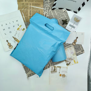 Vente en gros 17x25 Sac à provisions en plastique épais noir avec poignée de t-shirt pour vêtements, sous-vêtements et chaussures - Product Image 2