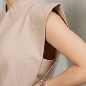 Tenue médicale personnalisée pour hommes : Ensemble de blouses et chemises en tissu tissé pour usage hospitalier, lavable à la main - Product Image 2