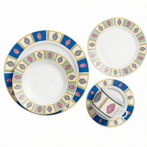 <span class=keywords><strong>Juego</strong></span> <span class=keywords><strong>de</strong></span> Vajilla Redonda <span class=keywords><strong>de</strong></span> Porcelana con Diseños <span class=keywords><strong>de</strong></span> Flores Rojas, Apto para Lavavajillas, Forma <span class=keywords><strong>de</strong></span> Borde Plano, para Uso Familiar y en Restaurantes - Product Image 1