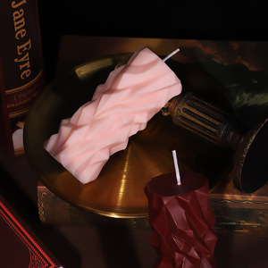 Bougie Géométrique à Basse Température Rose Bourgogne en Cire de Soja et Paraffine pour Massage Sensuel - Product Image 3