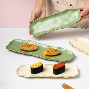 2025 assiettes en céramique de porcelaine nordique Style de luxe léger assiette à <span class=keywords><strong>Sushi</strong></span> irrégulière bordure dorée plat rectangulaire assiette en céramique Prato - Product Image 1