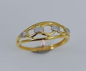 Anillo de Oro de 22 Quilates de Primera Calidad para Mujer con Detalles Hechos a Mano, Aspecto Liso y Brillante, y Elegancia Atemporal Diseñado para Novias - Product Image 1