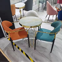 Chaises de salle à manger modernes et personnalisées pour restaurant et hôtel Pieds en bois en tissu souple avec bras en métal Meubles de maison en gros pour l'extérieur