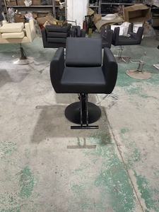 Fauteuil de coiffure inclinable tout noir pour <span class=keywords><strong>salon</strong></span> de coiffure, équipement de <span class=keywords><strong>salon</strong></span> avec structure métallique durable pour salons de barbier - Product Image 3