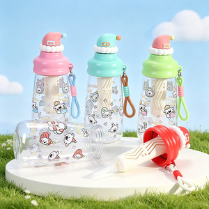Vaso de Plástico de 700 ml con Diseño de Gorro de Santa Claus Navideño, con Correa para el Cuello, Antiderrames, Antigolpes, Taza Infantil con Dibujos Animados, Taza de Viaje - Product Image 6