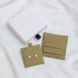 Pochette à bijoux en microfibre personnalisée Oliver avec insert/support, logo en relief, pour emballage de bijoux, 8*8+8 cm, personnalisable, vente en gros - Product Image 3