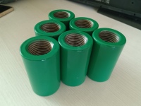 Coupleur de barres d'armature en acier au carbone enduit d'époxy durable pour ponts et applications marines