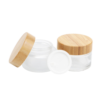 Vente en gros biodégradable Emballage cosmétique cylindrique de 30g 50g Pot de crème pour soin de la peau Bocaux en verre dépoli avec couvercles en bambou