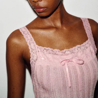Pastellrosa Geripptes Strick-Cami-Top für Damen mit Spitzenbesatz, Quadratischem Ausschnitt, Schleifendetail, Kurz Geschnitten, Ärmellos, Y2K Coquette Femininer Ausgeh-Look Tanktop