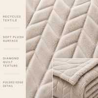 Couverture en flanelle de textile recyclé, matelassée en losanges, surface douce et moelleuse, fourniture OEM ODM, étiquette de marque personnalisée et emballage cadeau pour la vente au détail