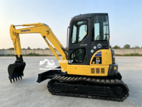 Excavatrice compacte Komatsu PC55MR de 5 tonnes avec godet