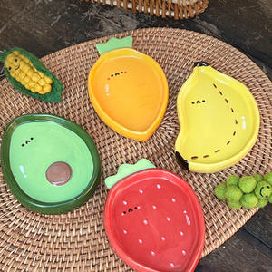 Petite assiette à sauce/aromatisant en céramique en forme de fruit, motif dessin animé créatif et mignon pour enfants, passe au micro-ondes, design adorable, plat à collation émaillé - Product Image 2