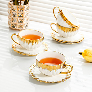 Juego de taza y platillo de cerámica con borde dorado nórdico, tazas de té inglesas europeas pequeñas de lujo para el hogar - Product Image 5