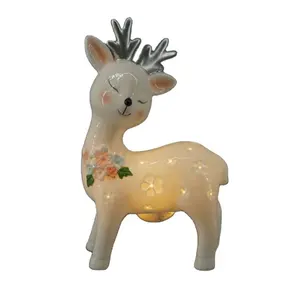 Fabbrica led light statue white hand painting ceramic dolomite christmas Sika deer con decorazioni in corna d'oro