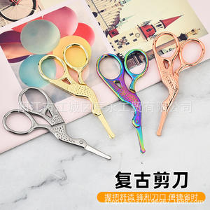 Ciseaux rétro en acier inoxydable à pointe fine en V pour le point de croix et la coupe des sourcils, usage domestique, or, argent, titane - Product Image 4