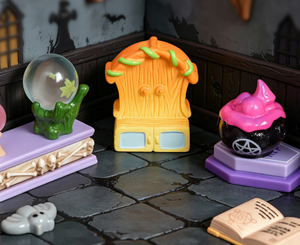 Figurine de jeu d'imitation miniature pour enfants Littlest Pet Shop, avec Caldeirons de Sorcière Magiques en Résine, Boules de Cristal et Portails d'Halloween - Product Image 4