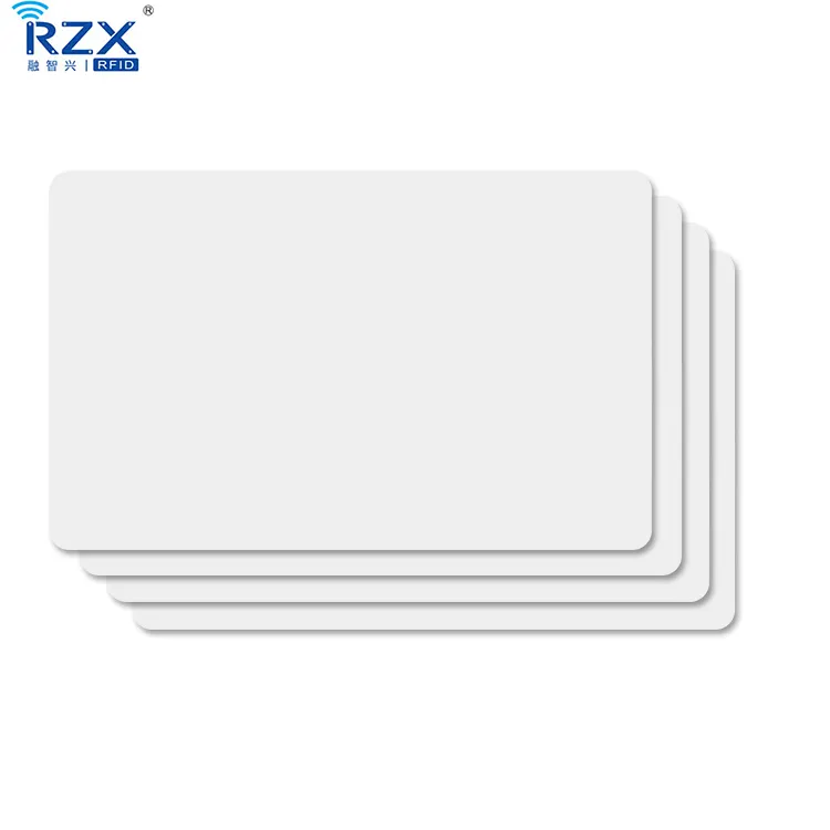 بطاقة عضوية بسعر المصنع بلاستيكية من البي في سي مقاومة للماء هدية بطاقة عادية بيضاء فارغة