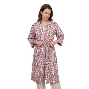 Bata de algodón estampada a mano india para mujer, elegante kimono floral de verano con cuello en V, largo completo, cintura elástica, de secado rápido - Product Image 1