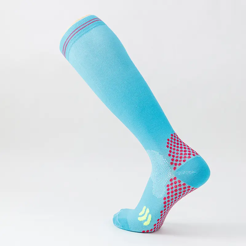 Chaussettes longues de baseball antidérapantes Design Odm pour filles Chaussettes de sport au genou Chaussettes de sport avec logo personnalisé Football