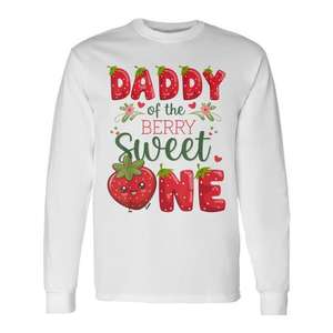 Camiseta de manga larga Daddy Of The Berry Sweet One para el primer cumpleaños, color fresa - Product Image 1