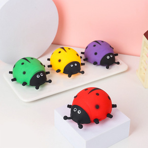 Jouet à presser adorable en forme de coccinelle à sept étoiles, simulation d'insecte, boule de farine, jouet de farce anti-stress, fourniture directe du fabricant - Product Image 1