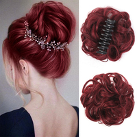 Venta al por mayor de extensiones de cabello sintético moño desordenado moño de pelo rizado ondulado Clip en garra moño Cola de Caballo postizos naturales para las mujeres