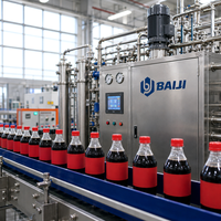 Machine de remplissage automatique de bouteilles PET pour la production de sodas gazeux avec monobloc 3 en 1 et élévateur de bouchons