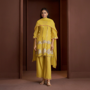 Conjunto de Kurta y Palazzo Amarillo con Bordado Chanderi y Dupatta para Mujer, Ropa Étnica, Disponible para Compra al por Mayor - Product Image 1