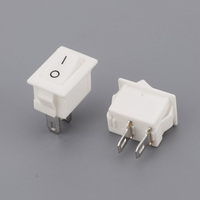 Interrupteur à bascule unipolaire Daier rouge/noir KCD1-101, forme d'onde modifiée, 2 broches, 2 vitesses/3 positions, 4 pattes, 6A 250V IP40, plastique