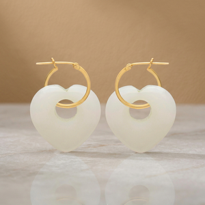 Boucles d'oreilles Huggie en forme de cœur en calcédoine laiteuse plaquées or en acier inoxydable JAIPUR GEMS JGJ144 pour mariage et fiançailles - Product Image 3
