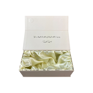 Caja de embalaje de regalo con cierre magnético blanco personalizado de fábrica OEM HENGXING con inserto de manchas - Product Image 2