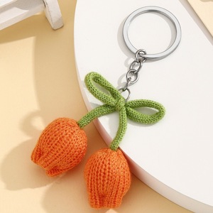 Accessoires charmants : Porte-clés tricoté à la main en forme de bourgeon de tulipe, design floral coloré, pendentif de sac portable - Product Image 4