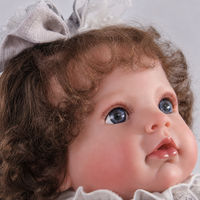 Poupée Reborn en vinyle de 18 pouces avec corps souple, robe en dentelle, ours en peluche, cheveux bouclés bruns, poupée nouveau-né pour jeu d'imitation
