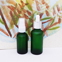 Flacon compte-gouttes d'huile essentielle vert givré cosmétique rond vide de 50ml 100ml avec bouchon en bambou