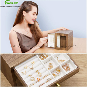 Boîte à bijoux en bois avec 3 tiroirs, taille personnalisée, design découpé au laser pour boucles d'oreilles, marque Vino - Product Image 3
