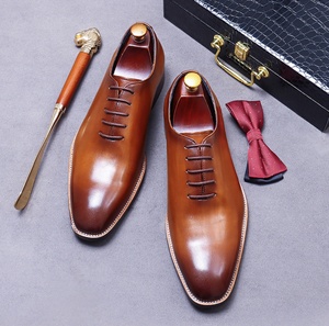 Mocassins de bureau pour hommes en cuir véritable, imperméables, antidérapants, légers, à motif floral intemporel, à enfiler, à bout fermé - Product Image 1