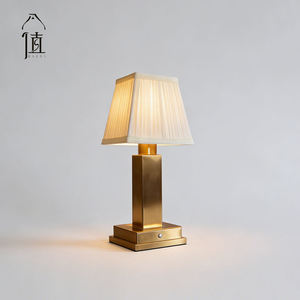 Lampe de table dorée à abat-jour en tissu, rechargeable sans fil, luxueuse, pour la lecture, la décoration d'hôtel, le dîner romantique, 5200 mAh, atténuation tactile - Product Image 1