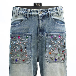 بنطلون جينز بتصميم فريد على طراز البانك مع زخارف معدنية وأحجار الراين الملونة لإطلالة فريدة - Product Image 4