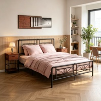 Lit double en fer forgé moderne de style victorien avec cadre en tube métallique robuste et design à jointures séparées, avec tête de lit, pour hôtels et Airbnb